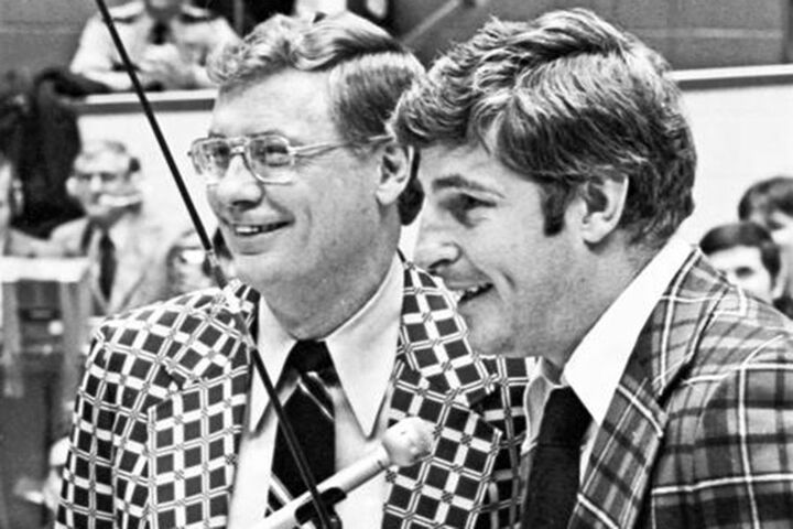 A black-and-white photo of Bob Knight standing at a podium.